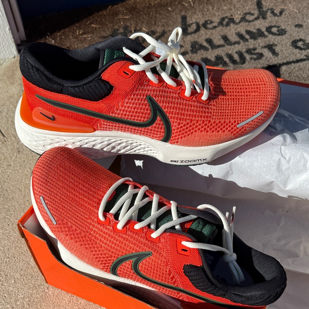 HURRICANES NIKE ZOOMX - Picture 7 of 9